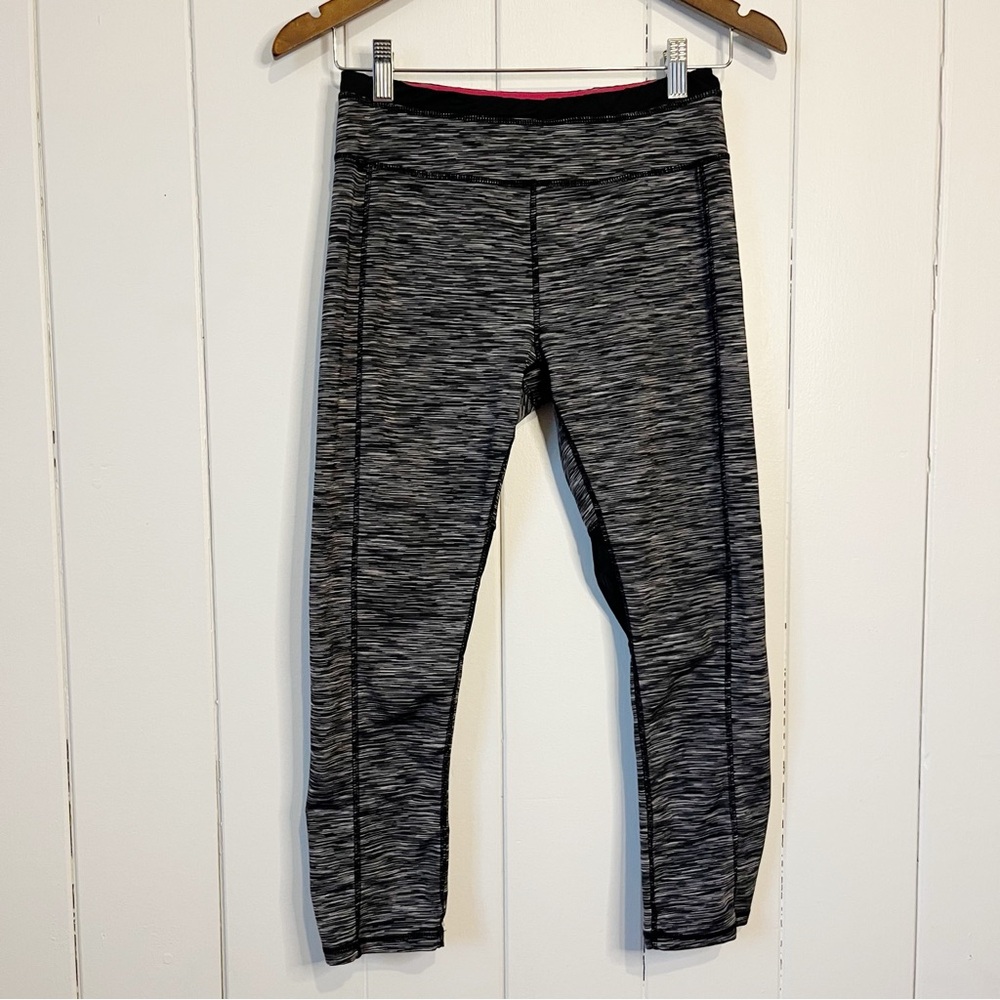 Pure and Simple Active Cropped Leggings. Size Medium.